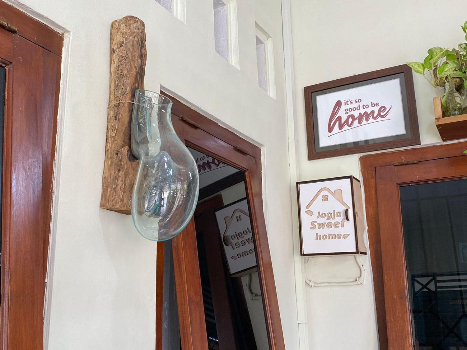 Coliving Jogja Sweet Home Kost Lengkap Di Jogjakarta Exterior photo
